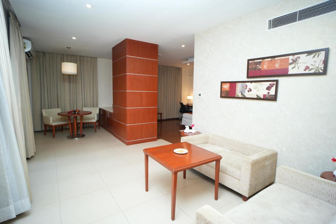 The Altruist Business Hotel Hitech Hyderabad Exterior photo